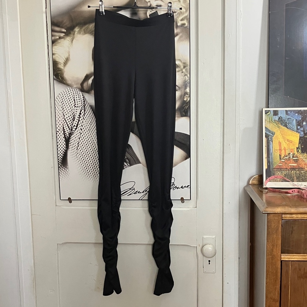 3/30$ Divided Black Ruched Leggings